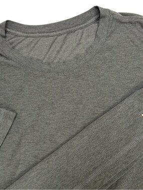 Vuori Shirt Mens Medium Charcoal Heather Strato Tech Tee Short Sleeve Stretch